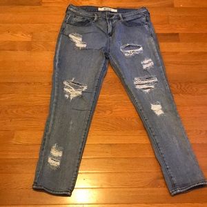 🌷LAST CALL Ripped Brandy Melville Boyfriend Jeans